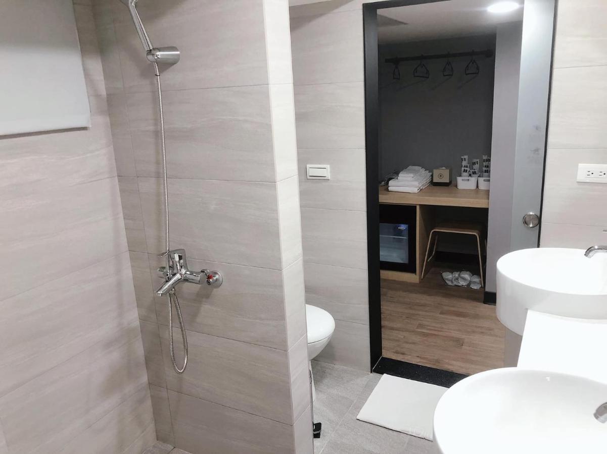 Cy Hotel Taipei Exterior photo
