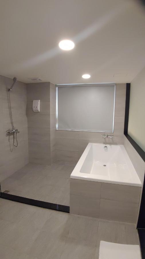 Cy Hotel Taipei Exterior photo