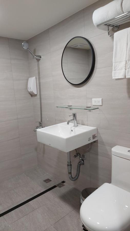 Cy Hotel Taipei Exterior photo